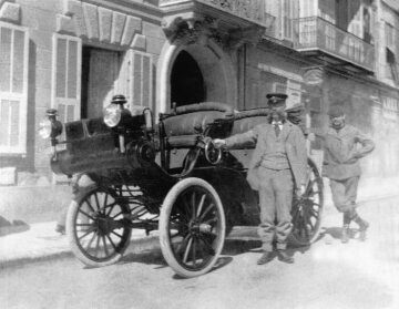 First Daimler passenger car with four-cylinder engine