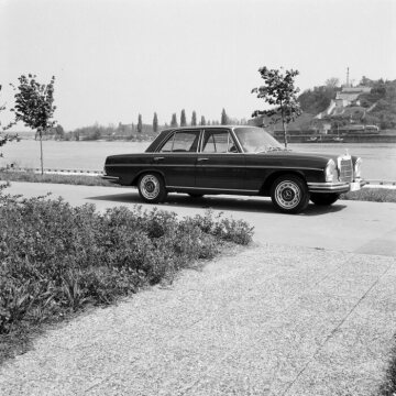 250,000th Mercedes-Benz passenger car with gasoline injection