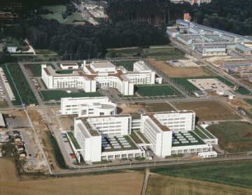 Zweite Baustufe des Daimler-Benz Forschungszentrums in Ulm eingeweiht