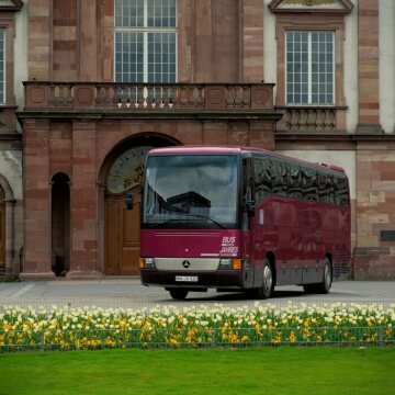 O 404 touring coach convinces international jury