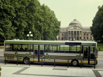 Erste Fahrzeuge des Standardlinienbusses O 405 ausgeliefert