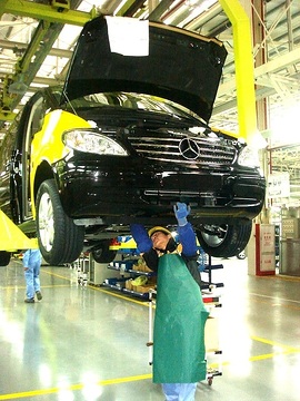 First customer vehicle produced at Fujian Daimler Automotive in China