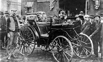 A Benz wins first car race in the USA