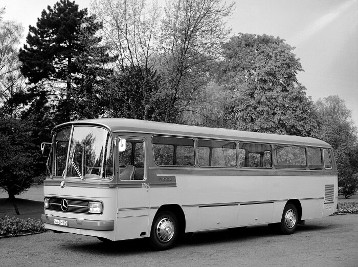 Der Omnibus O 302 wird vorgestellt