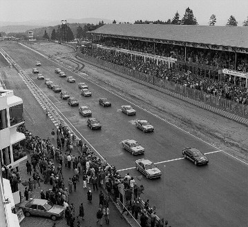 Nürburgring: opening with twenty Mercedes-Benz 190 E 2.3-16