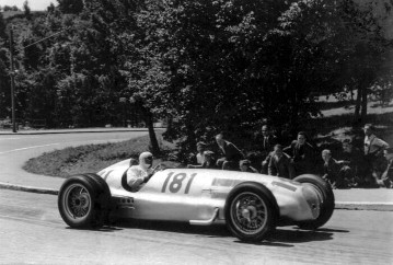 Hermann Lang is "Pan-German Hillclimb champion"