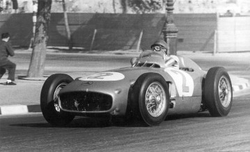Juan Manuel Fangio finishes in third place in Spain
