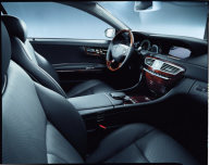 Mercedes-Benz CL 500, Baureihe 216, 2006, Interieur. Serienausstattung Leder Schwarz (201), Zierteile Wurzelnuss dunkel glänzend (731). Sonderausstattungen: Lenkrad in Holz-Leder-Kombination (Code 289), Rückfahrkamera (Code 218).