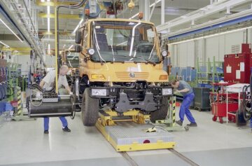 Start of Unimog production at the new Wörth site, Unimog U 400 series 405 production in the Wörth plant, 2002