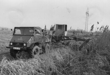 Unimog, model series 411 with Poclain towed excavator