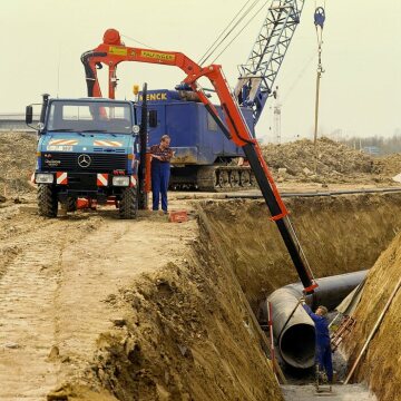 Mercedes-Benz Unimog U1250, Baureihe 424 mit Palfinger Ladekran, eingesetzt bei der Bodenseewasserversorgung