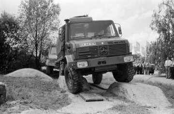 Unimog U1300L, model series 435 during a demonstration on the Ötigheim testing grounds