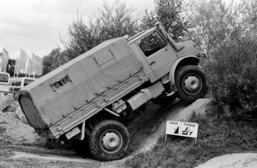 Unimog U1700L, Baureihe 435 während einer Vorführung auf dem Testgelände in Ötigheim