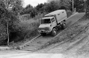 Unimog U1700L, Baureihe 435 während einer Vorführung auf dem Testgelände in Ötigheim