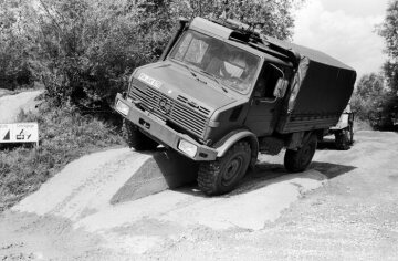 Unimog U1300L, Baureihe 435 während einer Vorführung auf dem Testgelände in Ötigheim