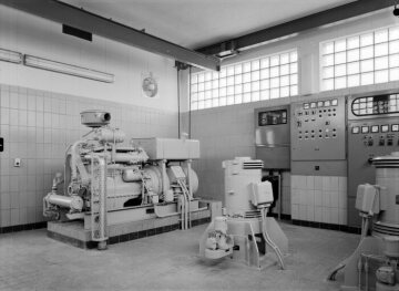 Notstromaggregat 70-kVA mit Mercedes-Benz Dieselmotor Typ OM 327 zur Versorgung einer Abwasserpumpstation, 1968.
