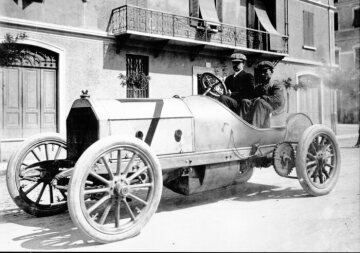 Vincenzo Florio mit Beifahrer (Startnummer 7) auf Mercedes-Rennwagen 90 PS.