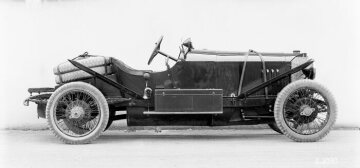 Mercedes 28/95 hp Sport with a racing two-seater body. Contemporary exterior photo from the right.