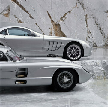 The new Mercedes-Benz SLR McLaren meets the legendary SLR models from the 1950s.
Photographer Markus Bolsinger