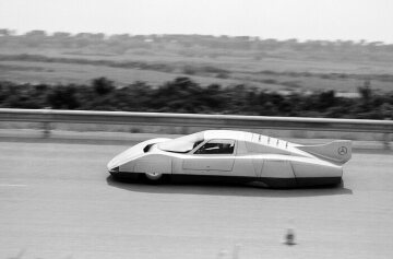 Mercedes-Benz C 111-III, 5-Zylinder-Turbodiesel, bei Versuchs- und Rekordfahrten auf der Rundstrecke in Nardo, April 1978.