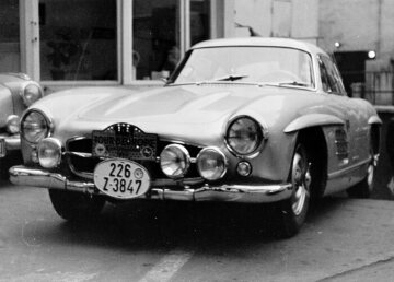 "Tour d'Europe Continental", Internationale-13 000-km-Langstreckenfahrt, 01.06.1956. Grand-Tourisme-Wagen über 1600-ccm mit der Startnummer 101 - Mercedes-Benz 300 SL (Fahrerteam Fernando Stock und Henry Charly Rogerony).