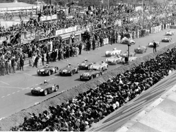 24-Stundenrennen von Le Mans, 11. Juni 1955. Startszene - Mercedes-Benz Rennsportwagen 300 SLR.