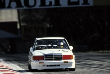 Deutsche Tourenmeisterschaft, 1988. Momo-Team - Mercedes-Benz 190 E 2.3-16 mit der Startnummer 58.