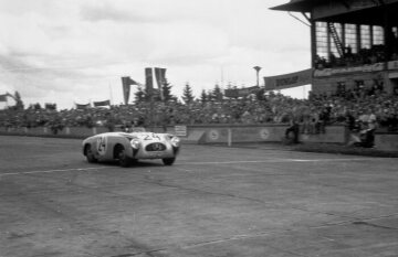 Großer Jubiläumspreis vom Nürburgring für Sportwagen, 03.08.1952. Karl Kling (Startnummer 24) belegte mit einem Mercedes-Benz 300 SL Roadster (W 194) den 2. Platz.