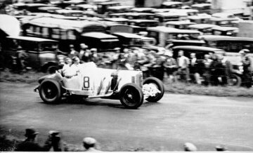 Großer Preis von Deutschland auf dem Nürburgring, 19.07.1931. Rudolf Caracciola und Beifahrer Wilhelm Sebastian (Startnummer 8) mit einem Mercedes-Benz SSKL Rennsportwagen. Caracciola gewinnt in der Klasse über 1,1-Liter.