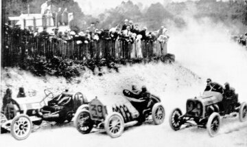 Großer Preis von Frankreich auf dem Rundkurs bei Dieppe, 07.07.1908. Fritz Erle (Startnummer 39) auf Benz 120 PS Grand-Prix-Rennwagen. Erle belegte den 7. Platz. Startnummer 29 - Fournier auf Itala. Startnummer 45 - Piacenza auf Itala.