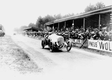 Großer Preis von Frankreich bei Le Mans (Coupe de la Sarthe), 04.-05.08.1913. Otto Salzer (Startnummer 12) mit einem 90 PS Mercedes Grand-Prix-Rennwagen Typ DF 80 Sechszylinder Flugmotor. Salzer belegte den vierten Platz.