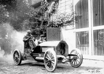 V. Gordon-Bennett-Rennen im Taunus, 17.06.1904. Wilhelm Werner (Startnummer 3) mit einem 90 PS Mercedes-Rennwagen. Werner belegte den 11. Platz im Rennen.