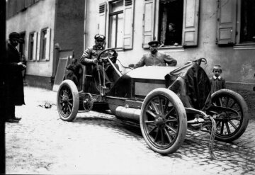 V. Gordon-Bennett-Rennen im Taunus, 17.06.1904. Wilhelm Werner (Startnummer 3) mit einem 90 PS Mercedes-Rennwagen. Werner belegte den 11. Platz im Rennen.