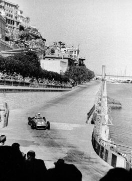 Großer Preis von Monaco (Europa) am 22. Mai 1955. Andre Simon auf Mercedes-Benz Formel-1-Rennwagen W 196 R (Startnummer 4).