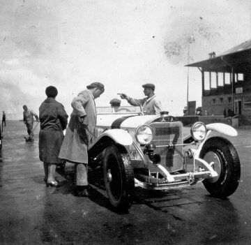 Großer Preis von Deutschland für Sportwagen auf dem Nürburgring, 17. Juli 1927. Christian Werner (Startnummer 7) am Steuerrad auf Mercedes-Benz Typ S. Werner fährt die schnellste Runde und belegt im Ergebnis den zweiten Platz in der Klasse der Sportwagen über 3-Liter.