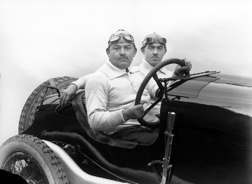 Targa Florio auf der Madonie-Rundstrecke, 27. April 1924. Christian Lautenschlager und Beifahrer Wilhelm Traub, belegen mit einem Mercedes 2-l-Targa-Florio-Rennwagen den zweiten Platz.