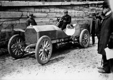 Paris-Madrid (in Bordeaux vorzeitig abgebrochen), 24.05.1903. Wilhelm Werner (Startnummer 14) auf Mercedes-Simplex 80/90 PS Rennwagen beim Rennen Paris-Madrid.
