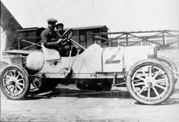 Ardennen-Rennen, nach Kaiserpreisformel, 25.07.1907. Otto Hieronimus (Startnummer 2) mit einem Gaggenau-Rennwagen. Hieronimus belegt den 5. Platz in der Gesamtbewertung.