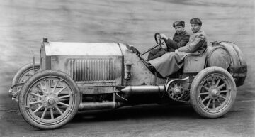 Victor Hemery am Steuerrad auf Benz 120 PS Grand-Prix-Rennwagen, 1908