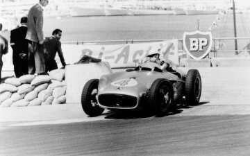 Großer Preis von Monaco (Europa) am 22. Mai 1955. Andre Simon auf Mercedes-Benz Formel-1-Rennwagen W 196 R (Startnummer 4).