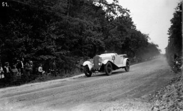 Rund um die Solitude, 12. September 1926. Ernst Hailer (Startnummer 26) mit einem Mercedes-Benz Modell K. Zweiter und die schnellste Runde in der Klasse der Sportwagen über 5-Liter.