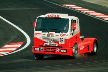 Truck Race, 1993. Gérard Cuynet (Startnummer 62) mit einem Mercedes-Benz Renntruck 1733.