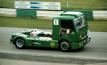 Truck Race in Brands Hatch, 1994. Mercedes-Benz 1834 race truck. Start number 1 - Steve Parrish / Atkins team.