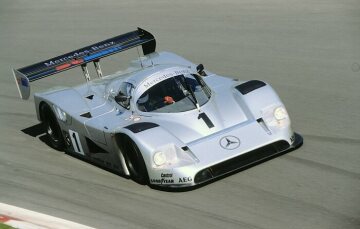 480 km in Monza, 29.04.1990. Das Siegerteam Mauro Baldi / Jean-Louis Schlesser (Startnummer 1) mit einem Mercedes-Benz Gruppe-C-Rennsportwagen C 11.