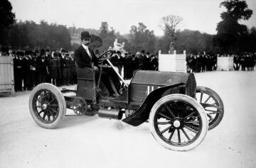 Paris-Madrid (in Bordeaux abgebrochen), 24.05.1903. Foxhall Keene (Startnummer 114) am Steuer auf Mercedes.