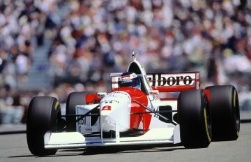 Mika Häkkinen (Startnummer 8) mit einem McLaren-Mercedes Formel-1-Rennwagen MP 4-10, 1995