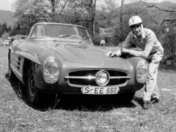 Wallbergrennen, 14.05.1960. Sieger Eberhard Mahle (Startnummer 128) in der Grand-Tourisme-Klasse mit Mercedes-Benz Tourensportwagen 300 SL Roadster (W 198 II).