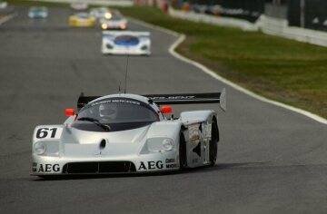 480 km in Suzuka, 09.04.1989. Das Siegerteam Mauro Baldi / Jean-Louis Schlesser (Startnummer 61) mit einem Sauber-Mercedes Gruppe-C-Rennsportwagen C 9.