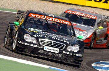 DTM-Rennen auf dem Hockenheimring, 18.04.2004. Sieger Gary Paffett (C-Klasse Vodafone AMG-Mercedes) vor Bernd Schneider (C-Klasse Vodafone AMG-Mercedes).