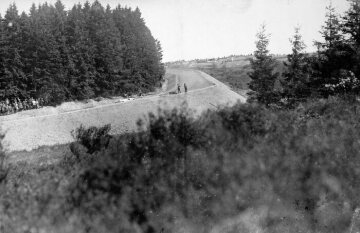 Eröffnungsrennen auf dem Nürburgring, 19. Juni 1927.
Blick auf die Rennstrecke.